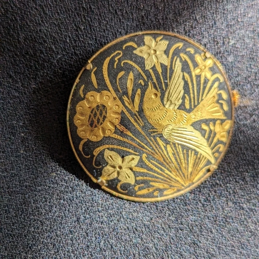 🕊️ Vintage Damascene Pin black and gold birds and floral trombone clasp 1